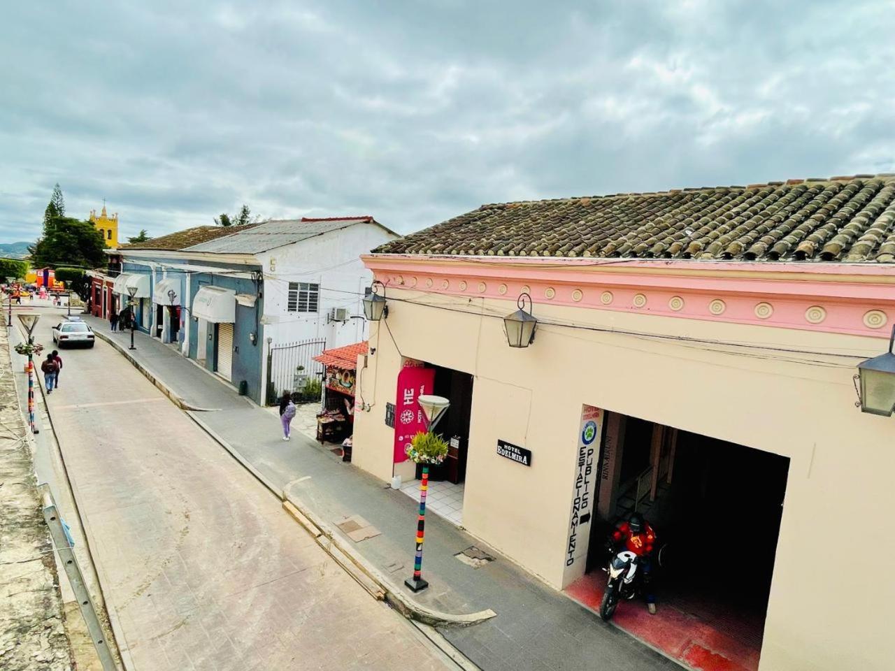Hotel Edelmira Comitan de Dominguez Esterno foto